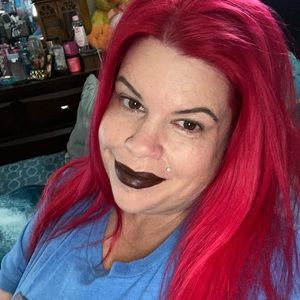 Meet your Posher, Holly